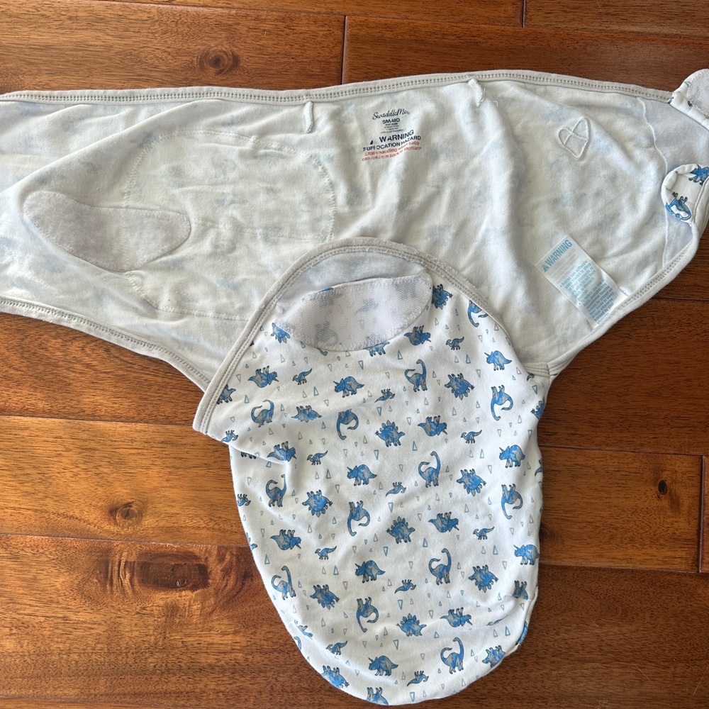SwaddleMe Infant Wrap with Blue and White Dinosaur Design - Picture 3 of 5